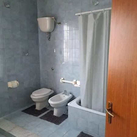 Casa Alex Кампофеличе-ди-Роччелла