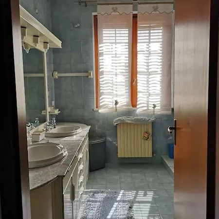 Casa Alex * Кампофеличе-ди-Роччелла