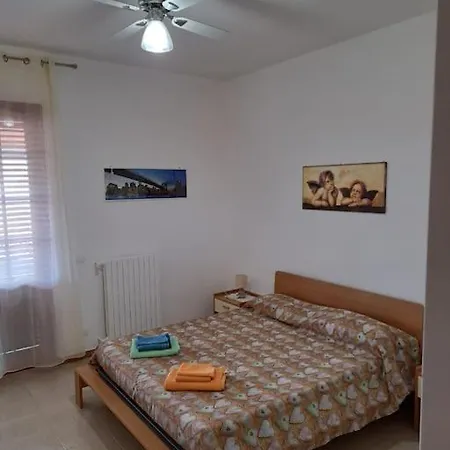 Casa Alex Кампофеличе-ди-Роччелла