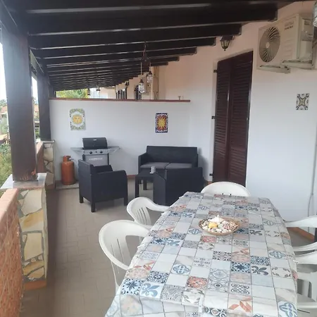 Casa Alex * Кампофеличе-ди-Роччелла